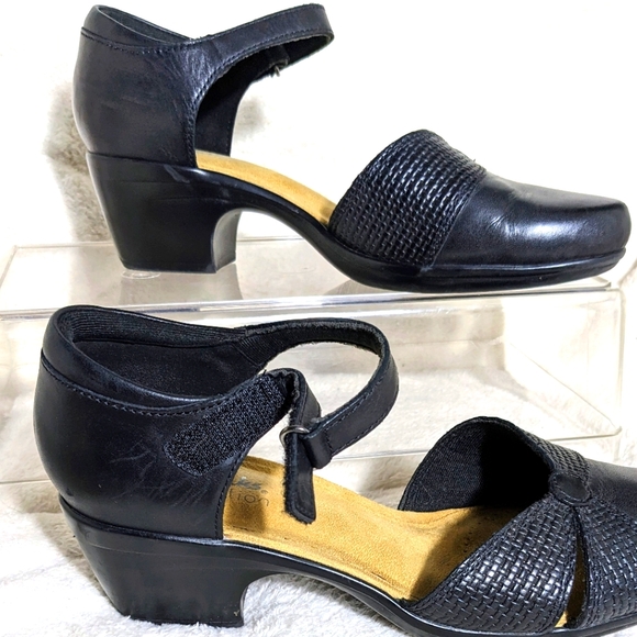 Women's Clarks Collection Emily Rae Black Leather Chunky Heels | Size 8W - Picture 6 of 9